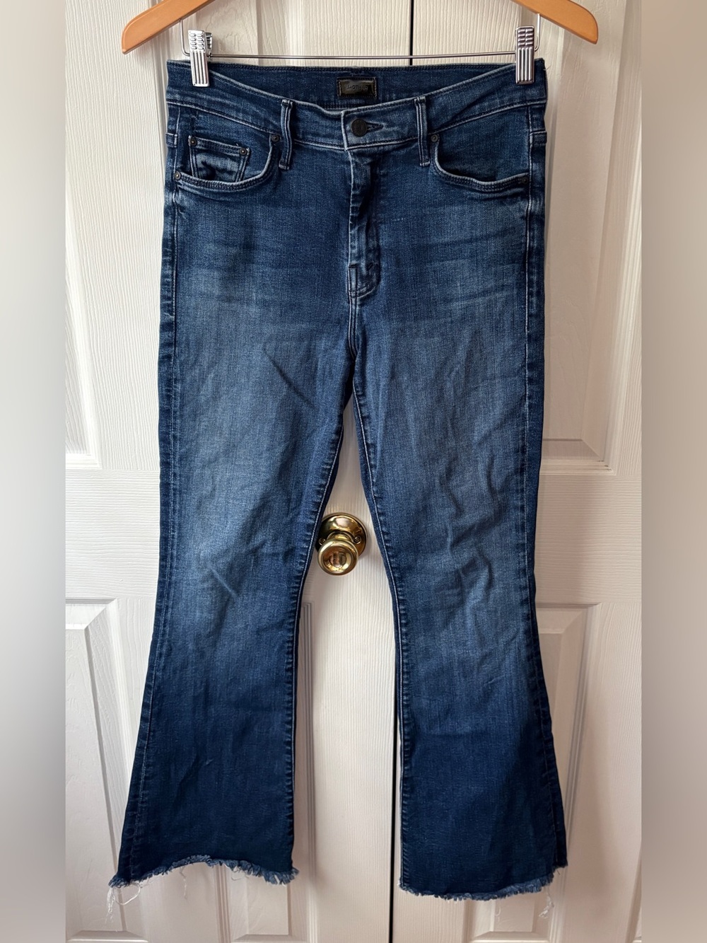 MOTHER The Weekender Fray Mid-Rise Flare Jeans in Mint Condition Medium Wash 28 - Picture 3 of 14